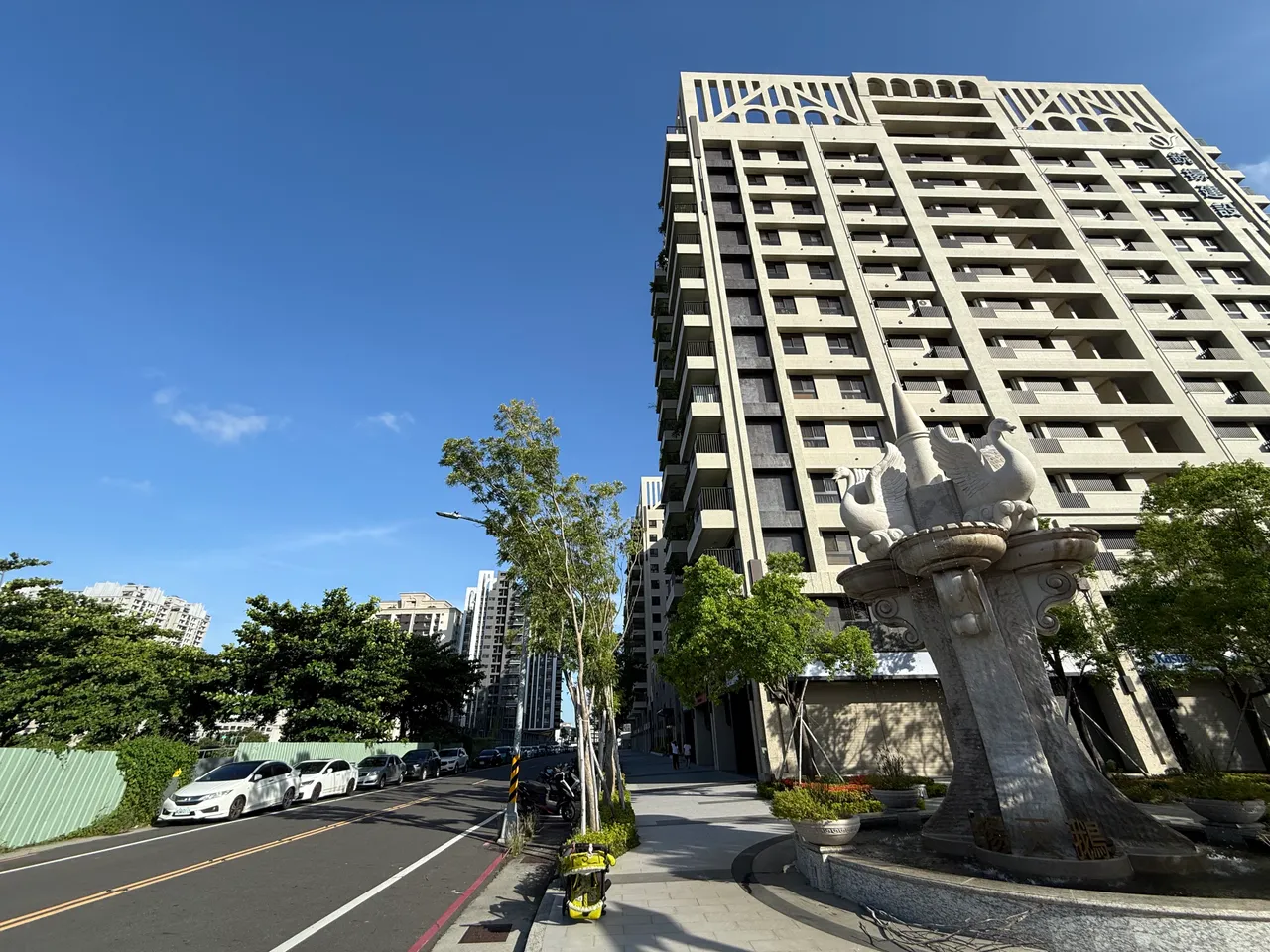 「遠雄蘴靚」周邊新古屋轉售價多落在3字頭。葉家銘攝