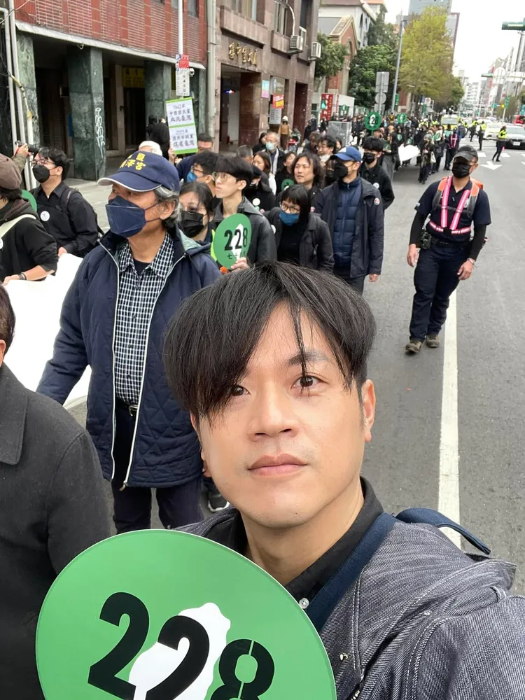 「焦糖哥哥」陳嘉行去年參加228事件78周年紀念行動。翻攝陳嘉行臉書