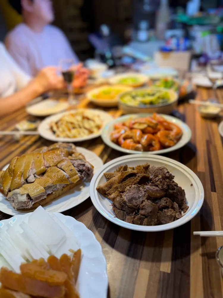 梁軒安分享豐盛的年夜飯菜。鷹傳媒提供