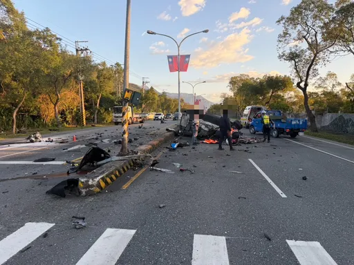 畫面曝光!24歲憲兵駕車返營詭異搖擺撞上分隔島車體炸成碎片
