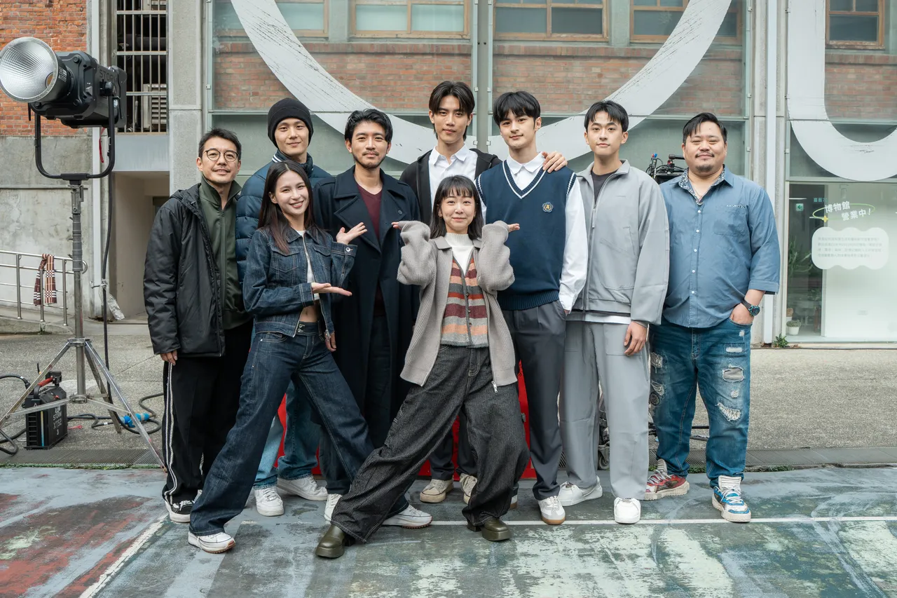 陳如山（後排左起）、陳彥廷、曾少宗、韓晨、羅奕傑、徐瑋澤、吳震亞，林亭莉（前排左起）和鄭穎參與演出。影娛人提提供