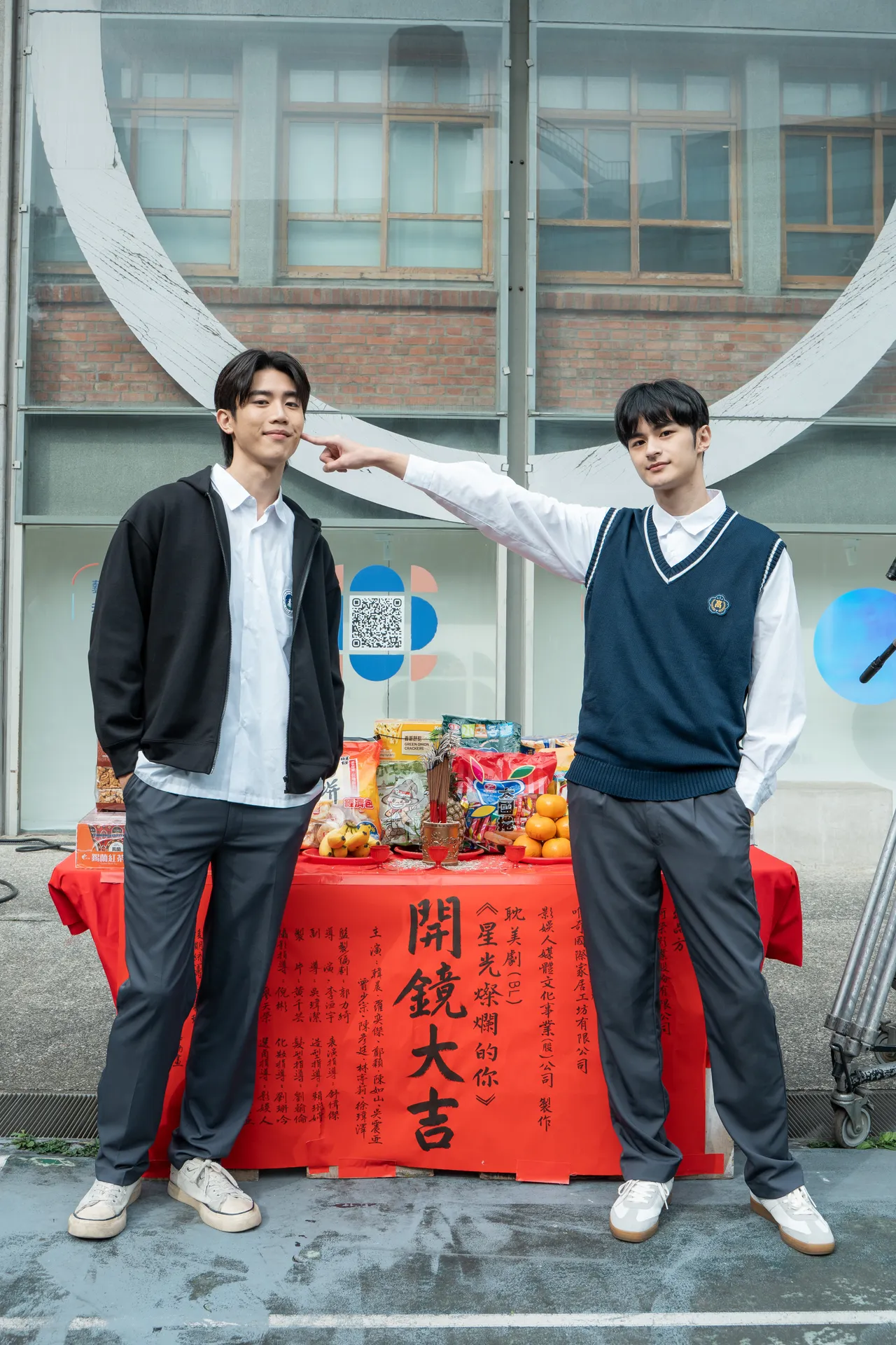 韓晨（左）和羅奕傑平均身高190公分，受封「雙塔CP」。影娛人提提供