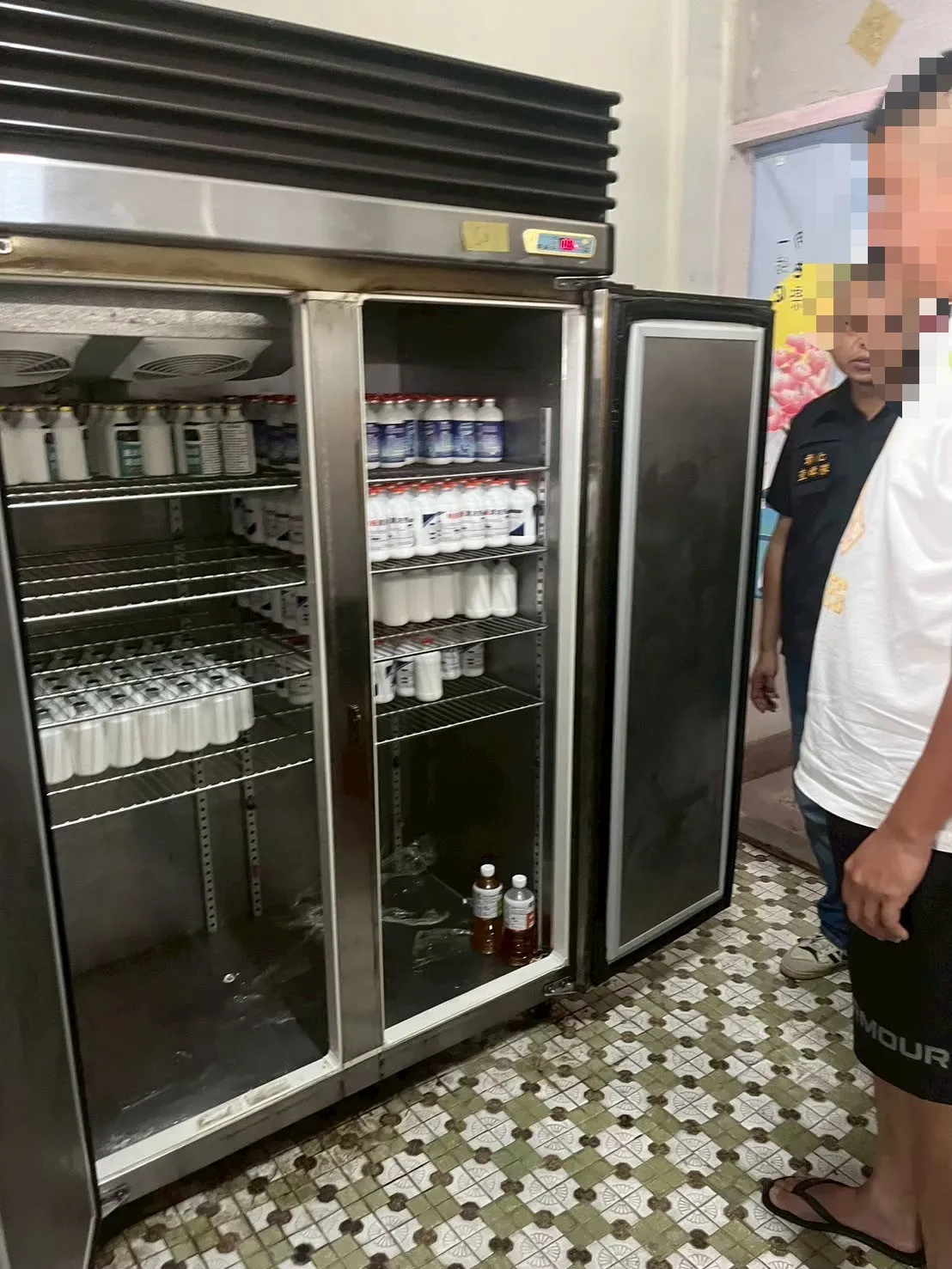 劉男自中國違法輸入未經核准之非法禽流感疫苗。翻攝畫面