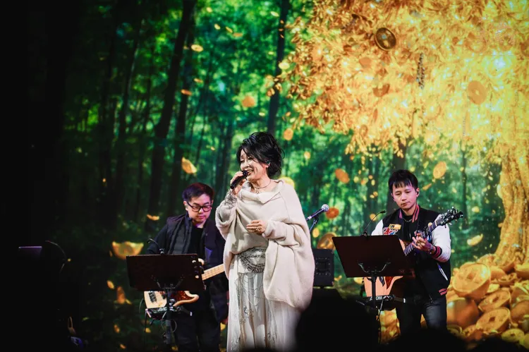 齊豫獻唱經點民歌《橄欖樹》、《夢田》，宛如走進時光隧道。取自林安樂臉書