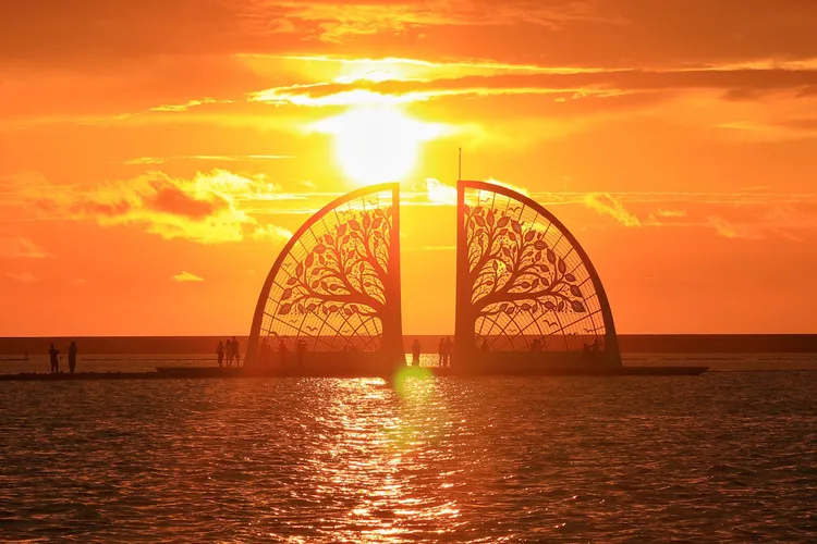 生命之樹裝置藝術晨昏都有不同美景。觀旅局提供