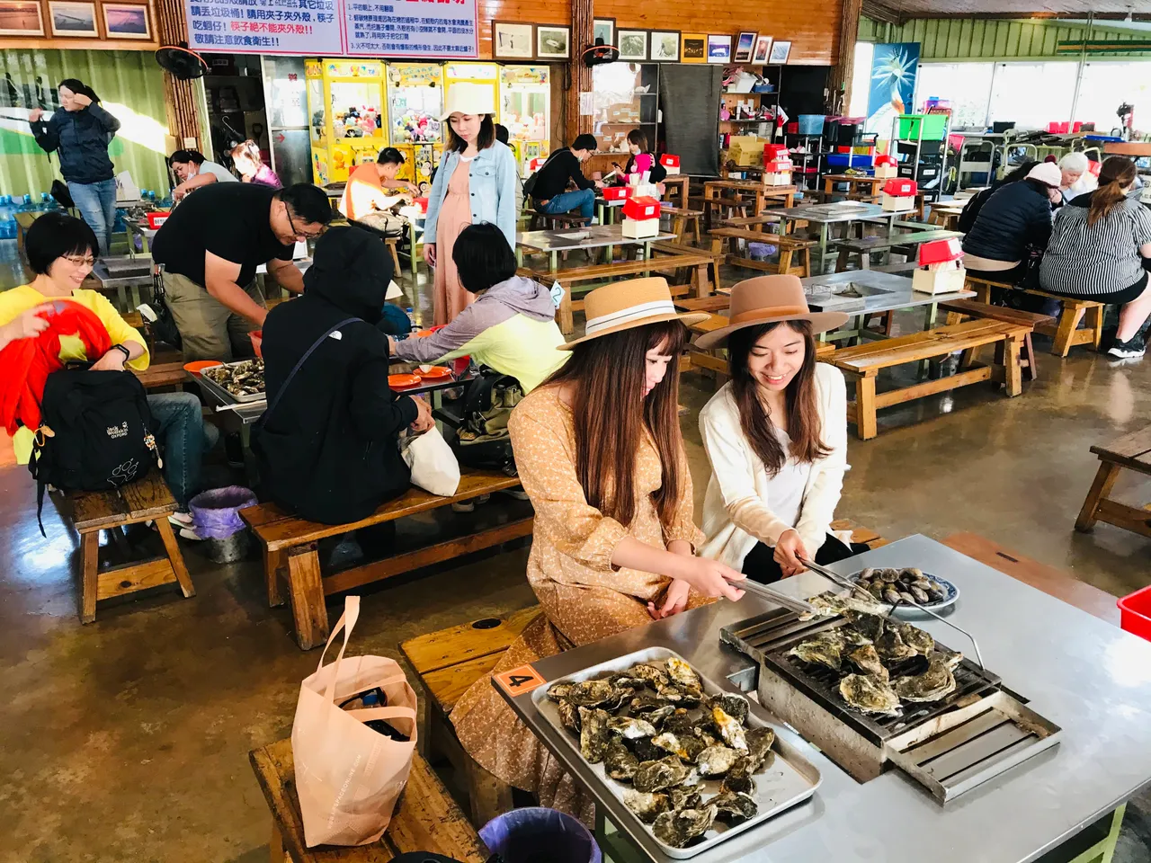 七股潟湖能體驗自然生態、大啖美味蚵仔。觀旅局提供