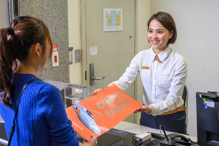 「新世代列車N700ST」春聯連7天在全線12個車站服務台可拿。高鐵提供