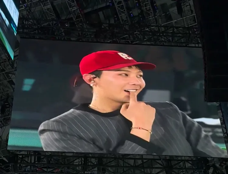 GD有求必應，咬手指跳TWS撒嬌舞《OVERDRIVE》。翻攝IG