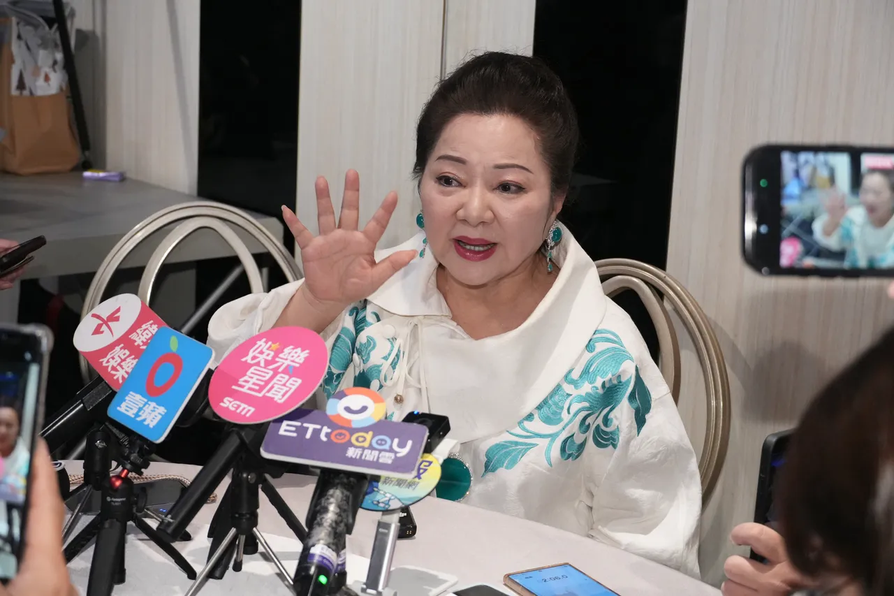 白冰冰私下常打給S媽。彭欣偉攝