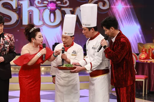 《超級冰冰Show》初五14組歌手開戰　阿基師破天荒帶年菜在棚裡圍爐