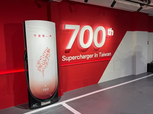全台最大V4超充進駐大巨蛋！特斯拉第700座亮相　限時3天免費充電
