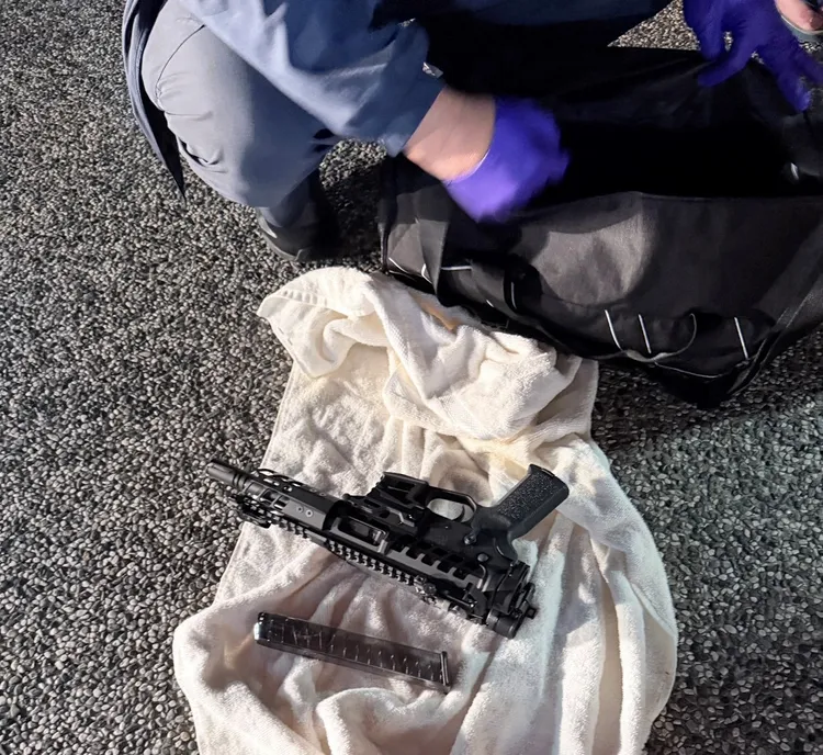 警方查緝2嫌，並起出槍械。翻攝畫面