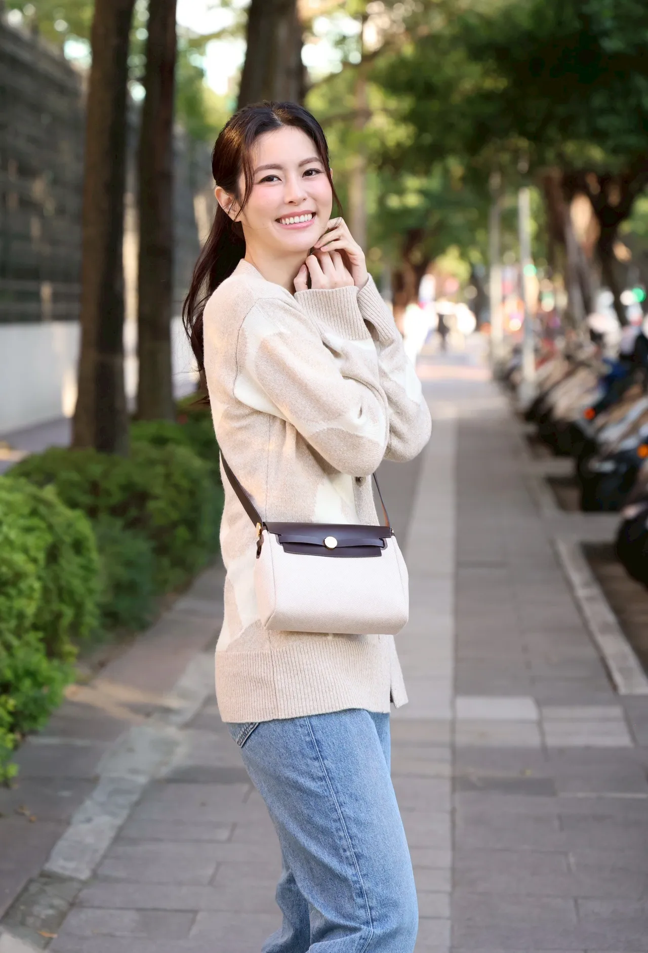 這個小包是任媽勸buy購入，跟任容萱氣質相襯。莊宗達攝