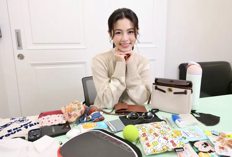 任容萱大方分享隨身攜帶的私人物品。莊宗達攝