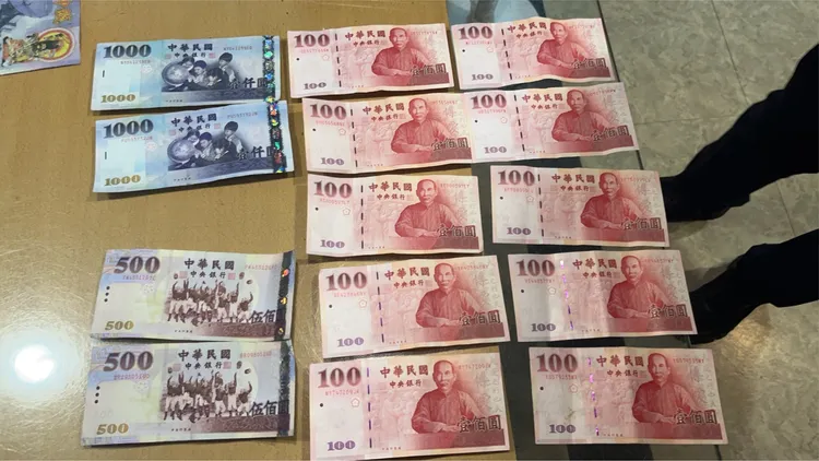 警方查扣性交易款項。翻攝畫面