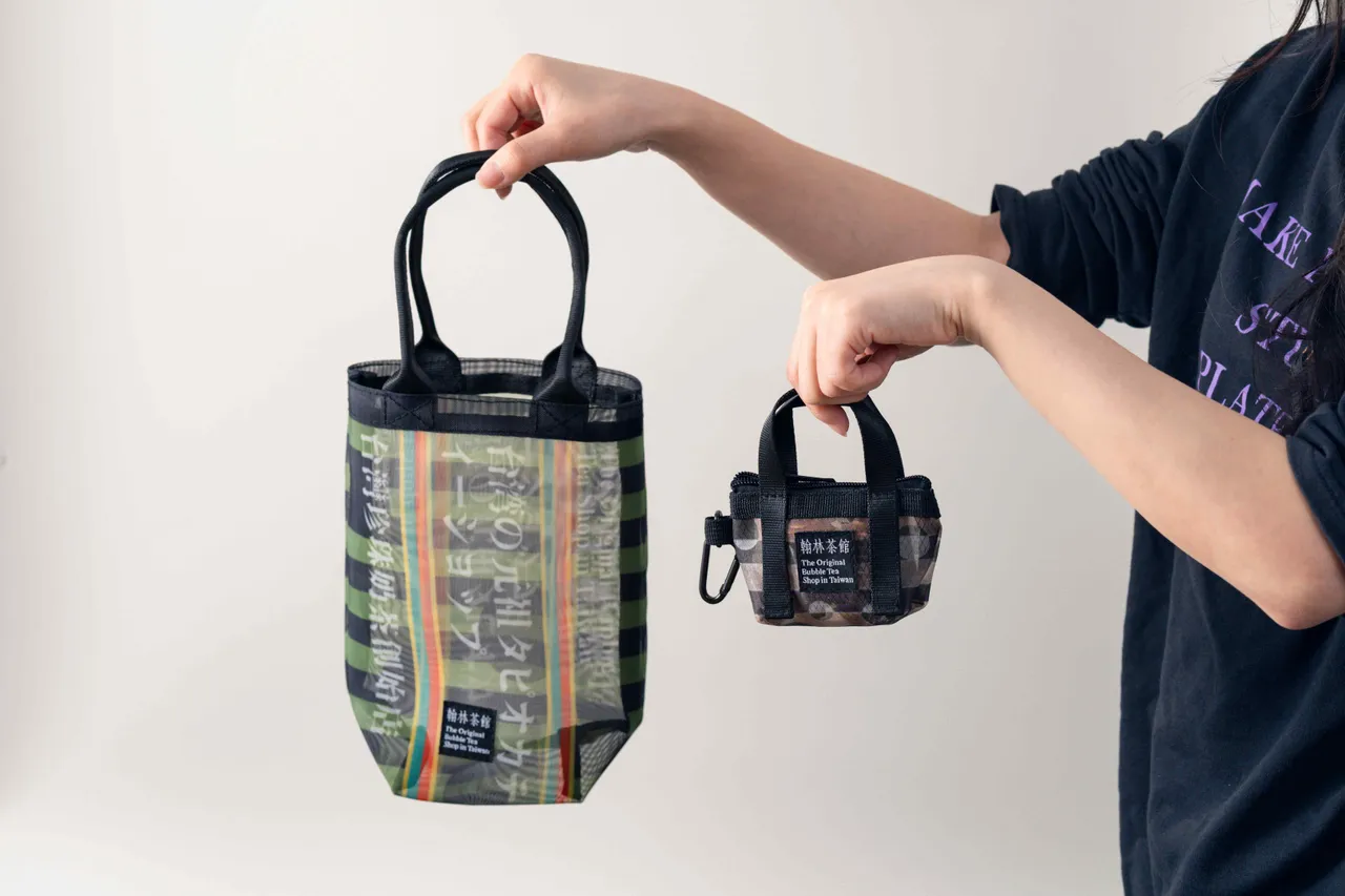 翰林茶館新春限定活動「馬上大桔 富貴有餘」，延續2025年備受消費者喜愛的39生日慶限定茄芷袋，推出「原創珍奶版隨行茄芷袋」與「熊貓珍奶版隨行茄芷小廢包」兩款年味十足的限量週邊。六角國際提供