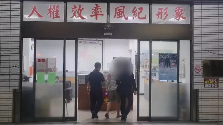 警方在謝男車上發現毒品，將其移送法辦。翻攝畫面