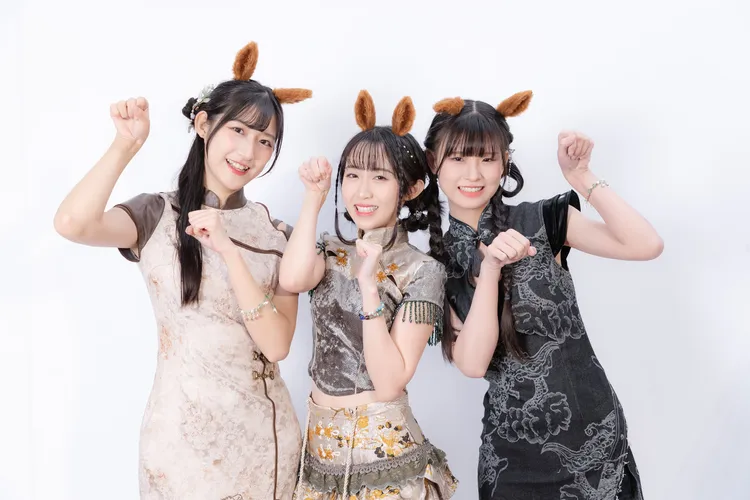 TPE48孟庭筠（左起）、黃奕霖、唐靜年扮成討喜小馬。好言娛樂提供