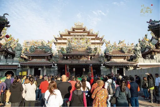 馬年財運先卡位！北港武德宮限量聯名酒釋出　外型結合財神造型帶旺整年