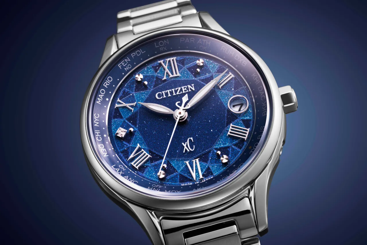 「DEAR Collection」EC1160-71L錶款在湛藍錶盤鑲嵌象徵純淨的實驗室培育鑽石。品牌提供