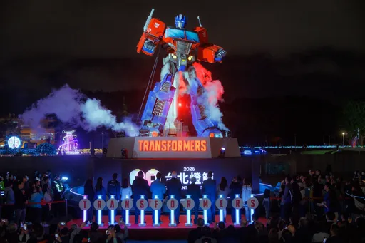 台北燈節登場！變形金剛10公尺主燈　AIT「自由女神」首參展吸睛