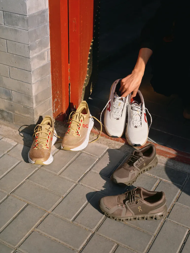 On昂跑Cloudsurfer Max棕色（左起）6280元、Cloudmonster Void白棕色5780元、Cloud 6馬棕色4980元。品牌提供