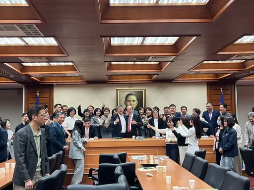 「萬年總召」柯建銘退場！陳亭妃讚：沒投票沒爭執 漂亮轉身