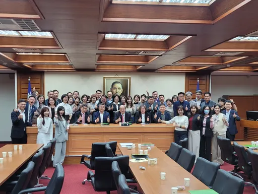 「萬年總召」柯建銘退場！陳亭妃讚：沒投票沒爭執 漂亮轉身