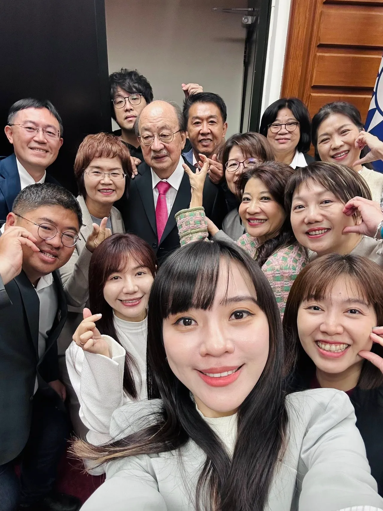 民進黨團新戰隊成形！副幹事長由沈伯洋出任，兩名副書記長則由吳沛憶與黃捷接任。翻攝黃捷臉書