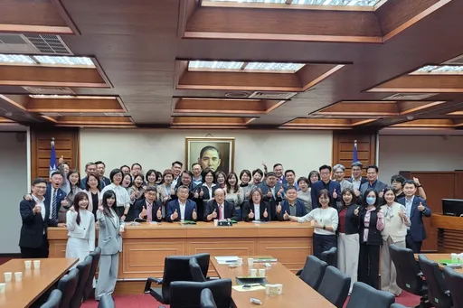 「萬年總召」柯建銘退場！陳亭妃讚：沒投票沒爭執 漂亮轉身