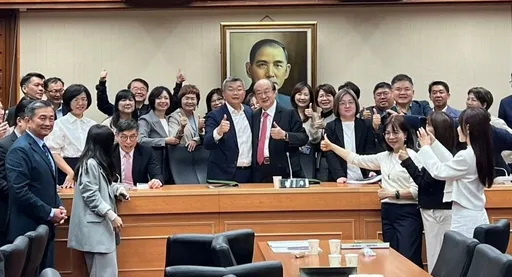 萬年總召柯建銘退場！陳亭妃讚「漂亮轉身」：沒投票沒爭執 