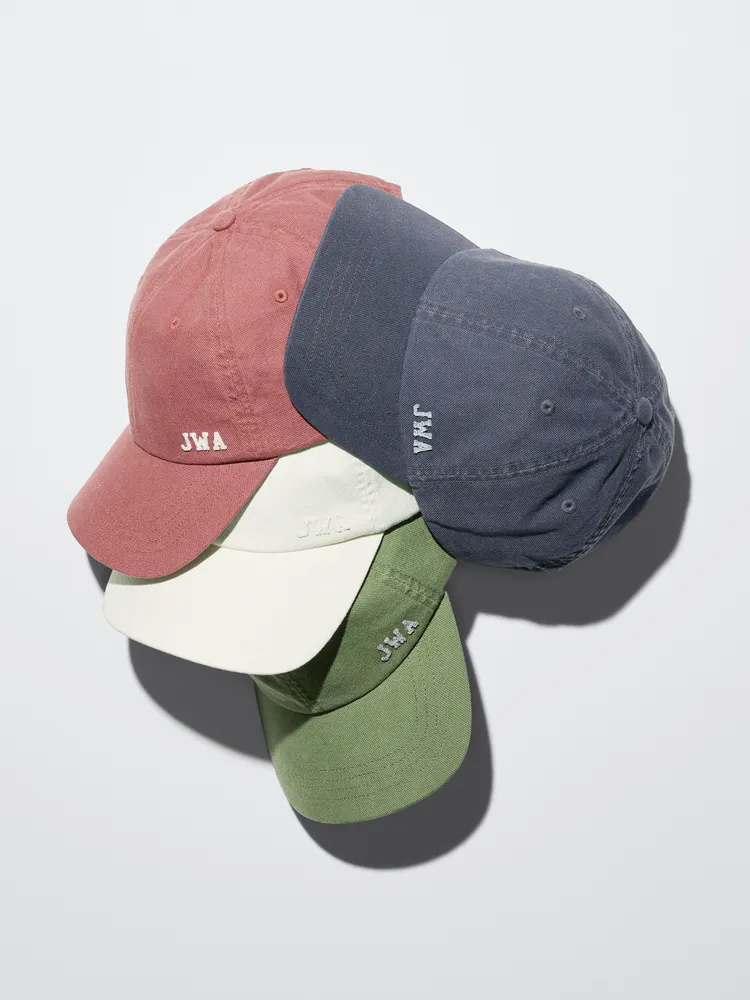 UNIQLO and JW ANDERSON防曬運動帽，各590元。品牌提供