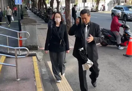 杜秉澄轟徐巧芯「政壇災難」 　大姑劉向婕今現身道歉