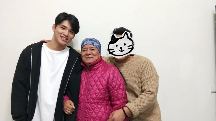 王品澔（左起）和奶奶感情好，他希望奶奶能到夢中探望他。伊林提供