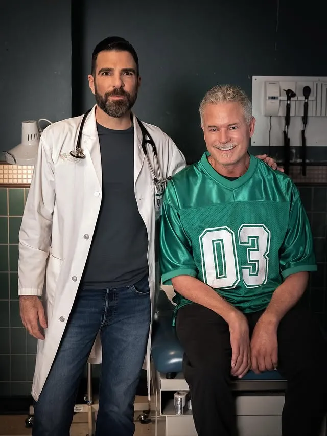 艾瑞克丹恩（右）去年在NBC影集《Brilliant Minds》飾演一名患有漸凍症的角色。翻攝NBC IG