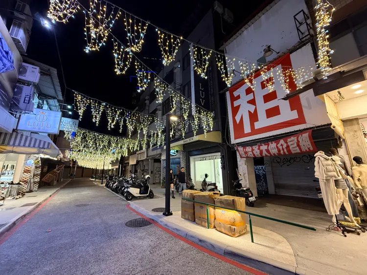 新堀江與玉竹商圈已沒落多時，但對建商而言，因區段處在市心，中央公園景觀地十分稀有且單價已創高雄最高。葉家銘攝