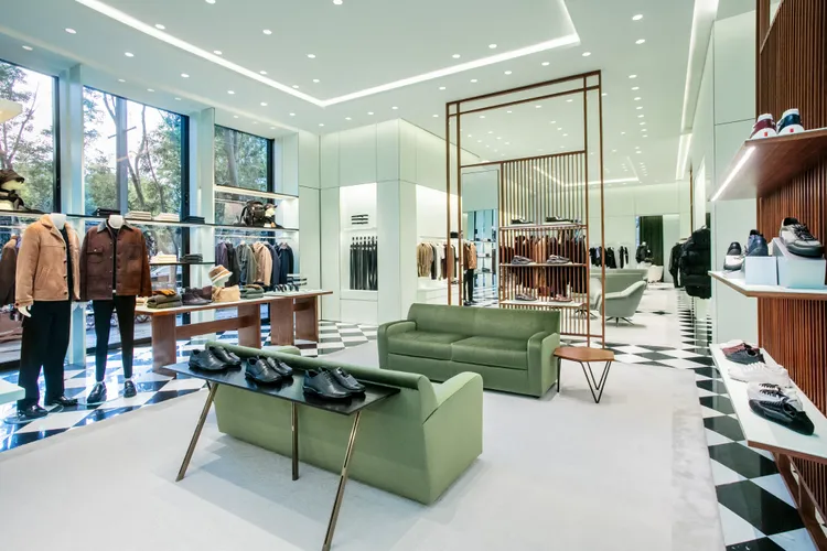 PRADA微風南山專門店。品牌提供