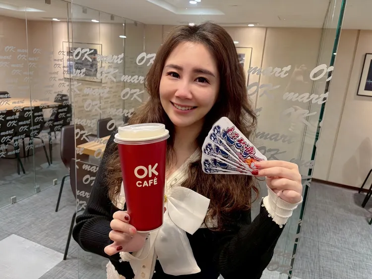 凡購買OKCAFE大杯或特大杯飲品任3杯，即可獲得「挺台灣Team Taiwan」應援貼紙。OKmart提供