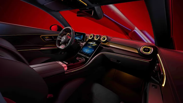 MBUX 3.0多媒體系統，配備5G通訊模組與進階娛樂套件，將行車時光轉化為專屬的個人空間。業者提供