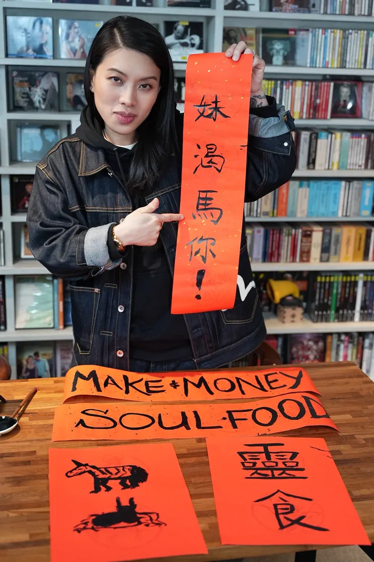 葛仲珊毛筆揮春、畫畫難不倒，創意滿滿。彭欣偉攝