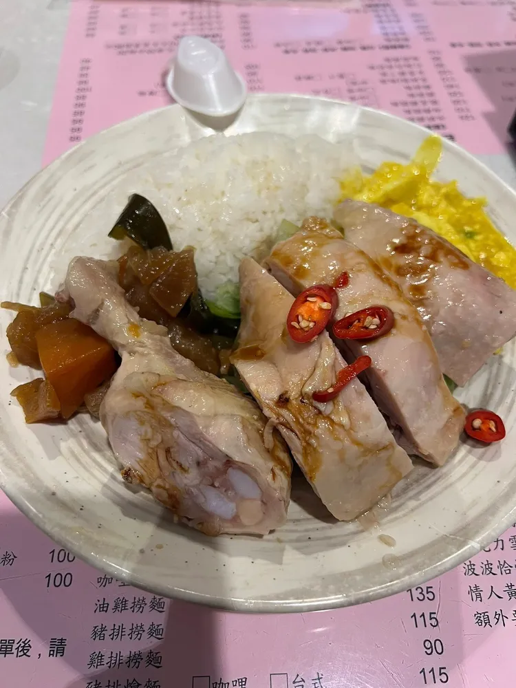 波波恰恰的大馬風味餐相當實惠，也受到不少師生喜愛。翻攝自政大校友會臉書社團