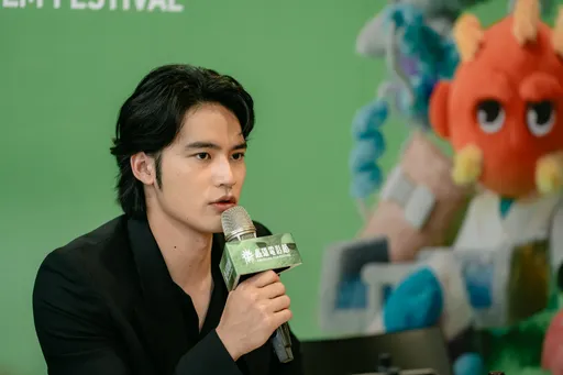 「國寶級帥哥」水上恒司娶了經紀人女友！她喜懷寶寶　去年超市約會認愛