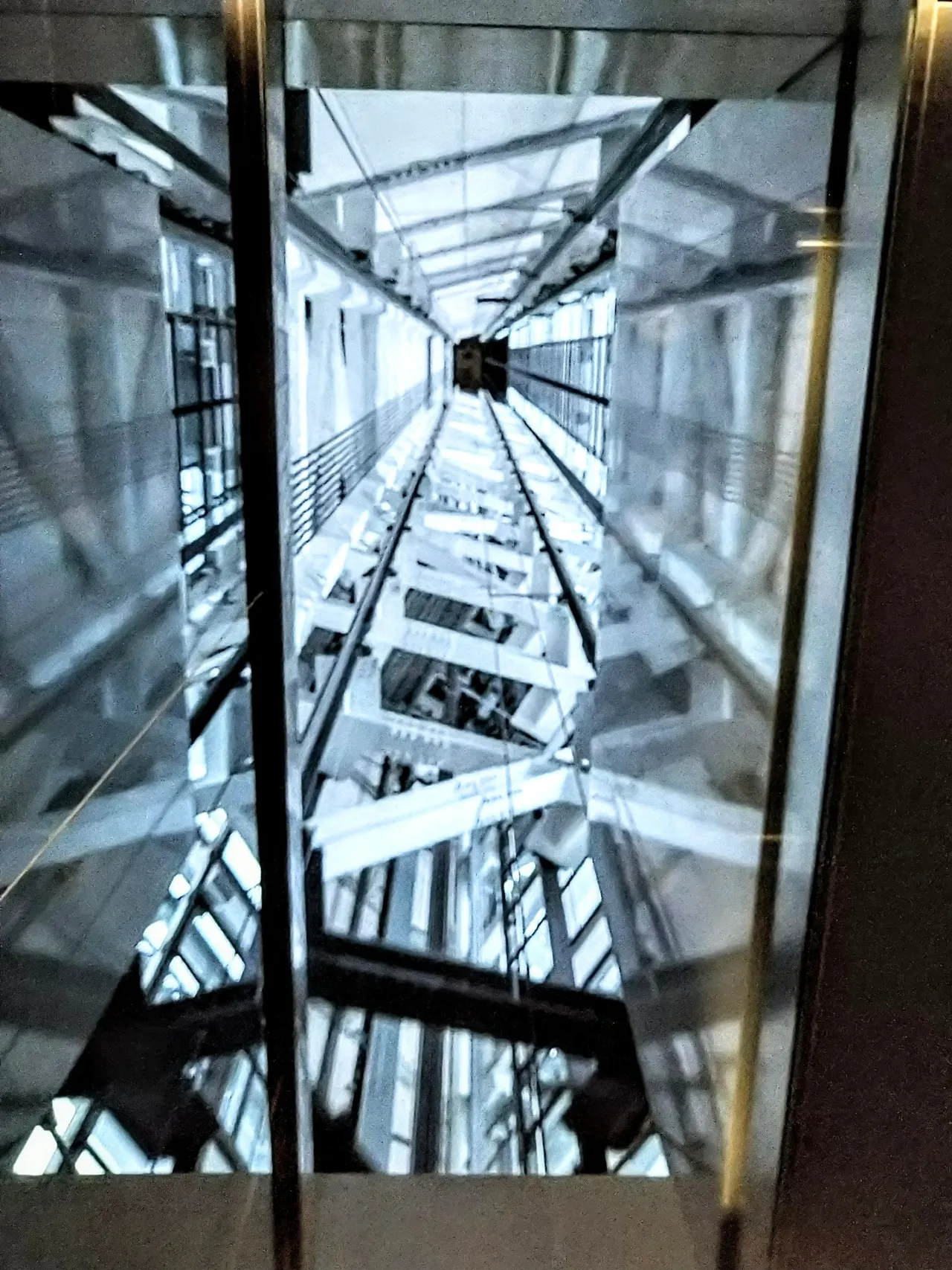 晴空塔電梯井。翻攝自X @noramiuneko