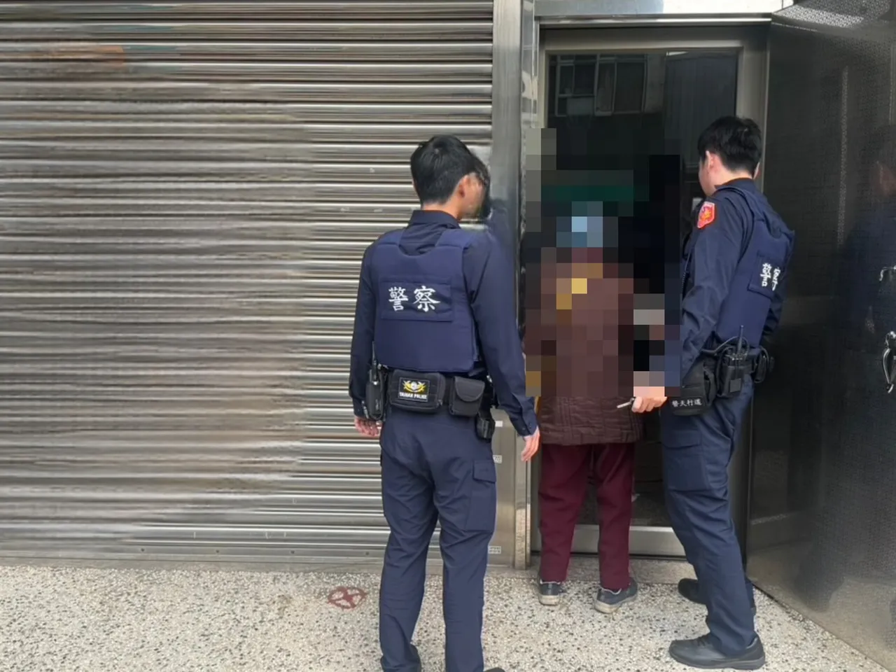 警方將郭姓老婦送回家中，家屬對於警方同時完成「協尋」、「阻詐」任務，敬佩不已。警方提供