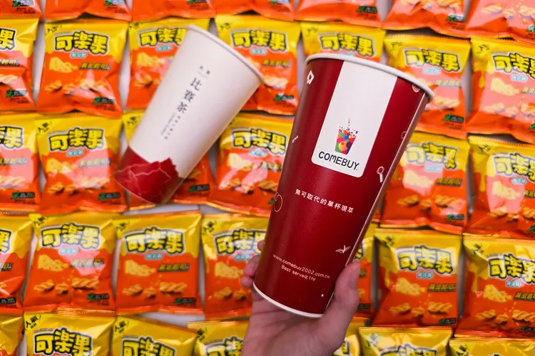 購買COMEBUY冬片比賽茶，即贈可樂果黃金起司口味(12g)乙包。業者提供