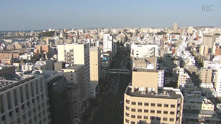 琉球放送日前新聞時段大烏龍，一度播放當地市區景色。翻攝自X