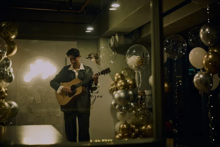 李玉璽用《剛剛好》向當時還是女友的小樂求婚。晴空鳥提供