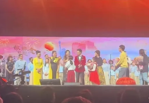 彭文正夫婦主持陸僑胞灣區春晚　網嘆：與台灣的距離越來越遠