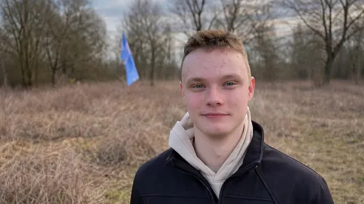 他在歐洲邊界「無主地」宣布獨立　自封元首還發薪水給自己