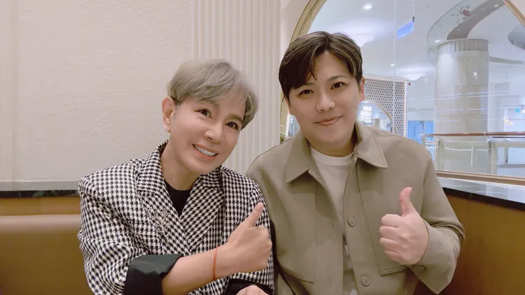 梵緯（左）受虛擬資產專家李顏甫（右）邀請站台演出，金融與音樂跨界合作，為論壇增添文化溫度。梵緯提供